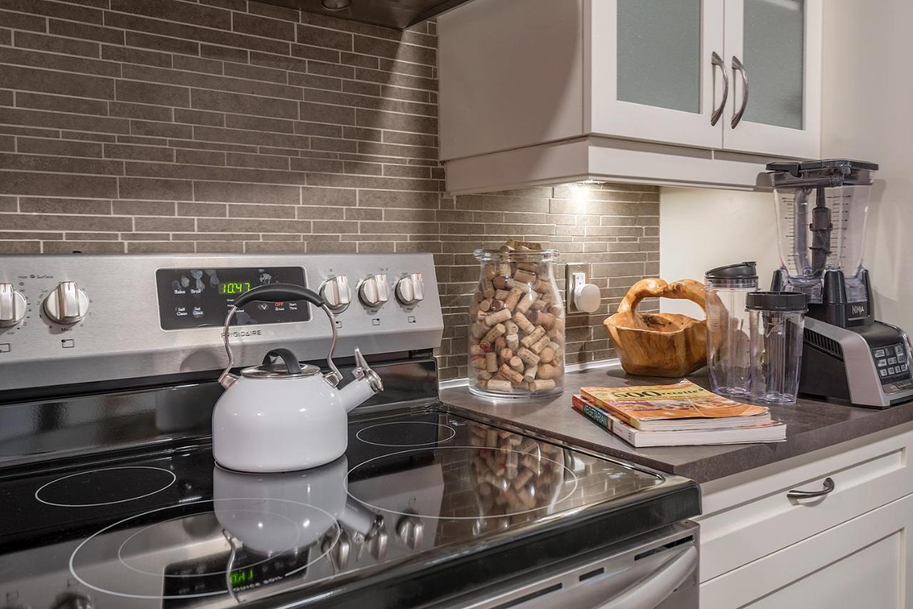 Luxurious Downtown Gem+pets Ok+parking * Montreal