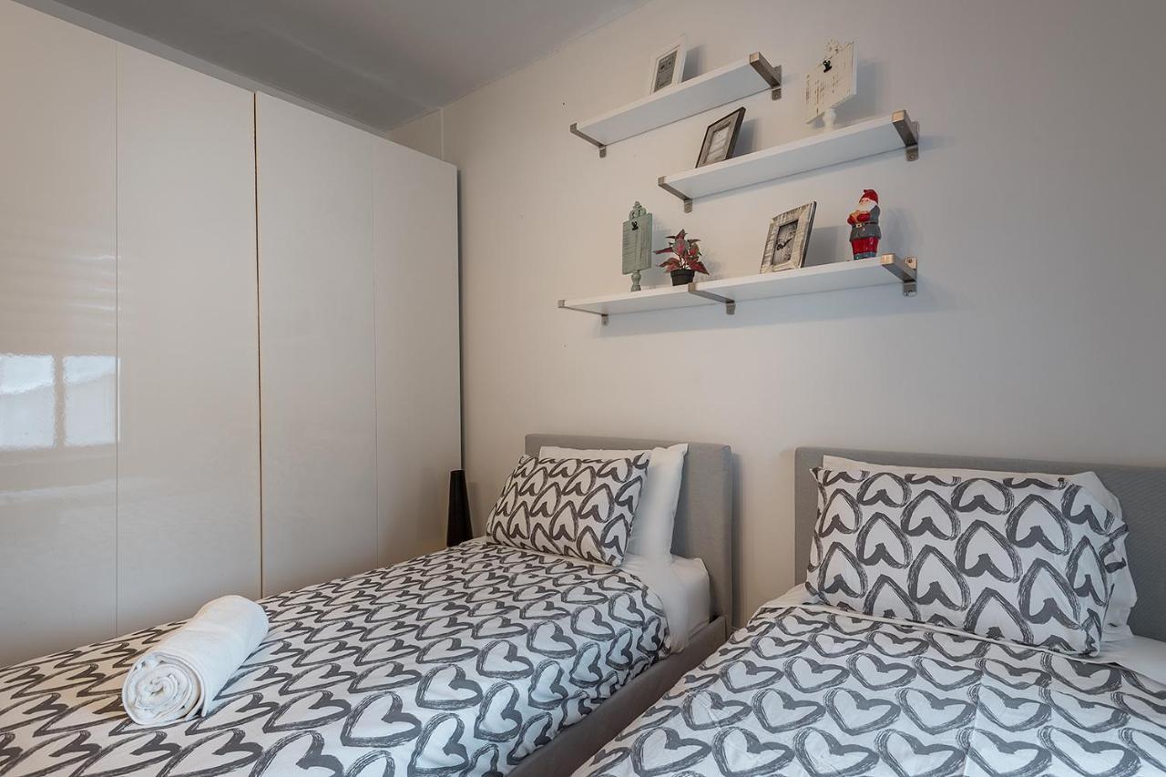 Luxurious Downtown Gem+pets Ok+parking Apartment Montreal