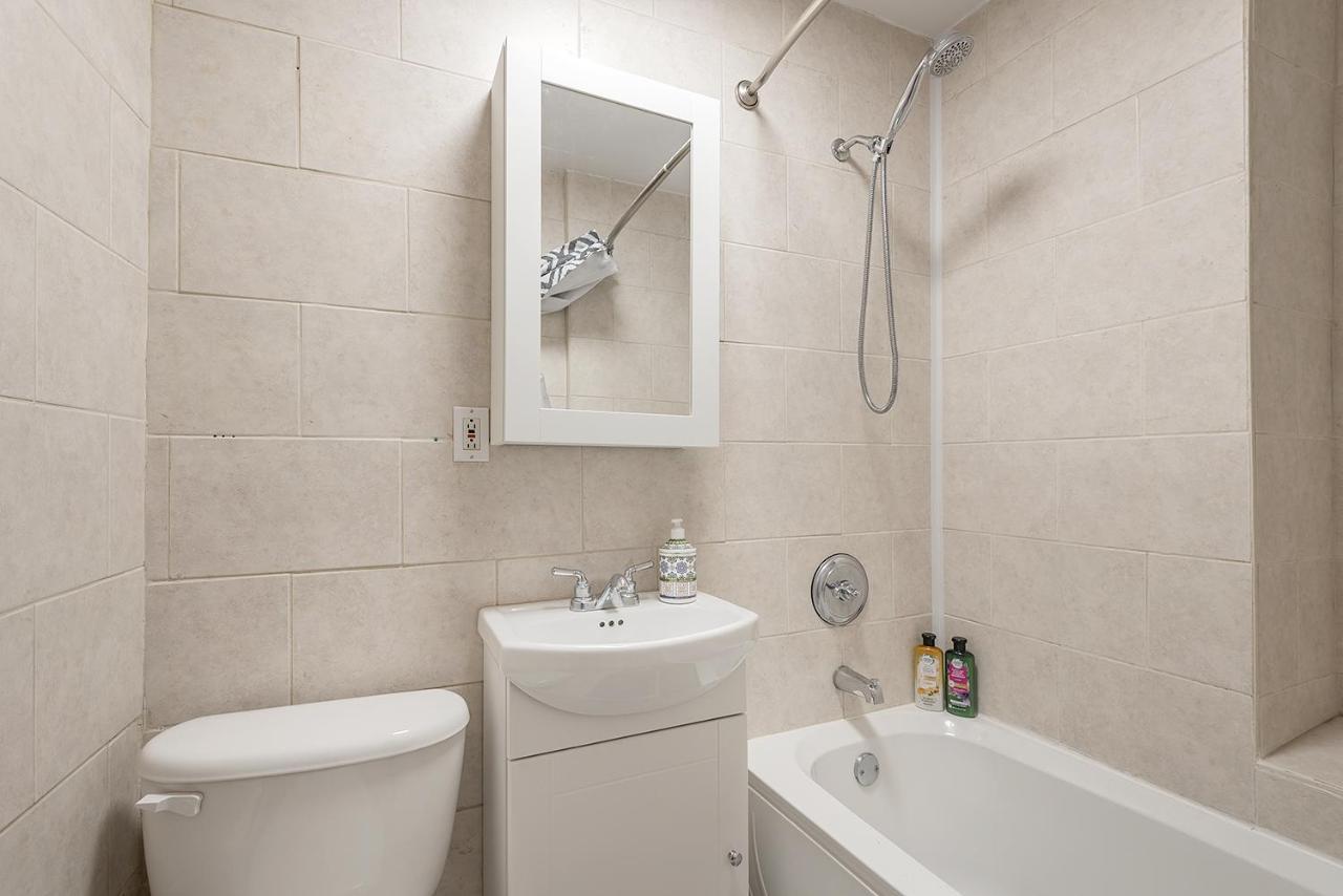 Luxurious Downtown Gem+pets Ok+parking * Montreal