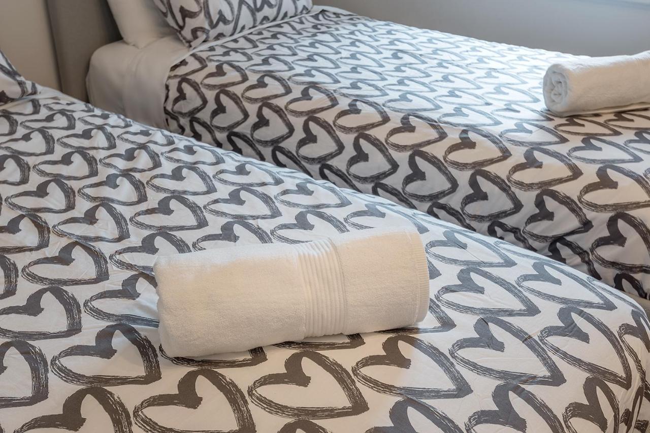 Luxurious Downtown Gem+pets Ok+parking * Montreal