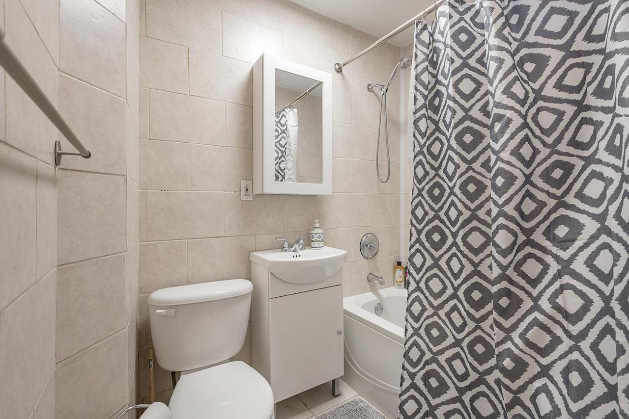 Luxurious Downtown Gem+pets Ok+parking Apartment Montreal