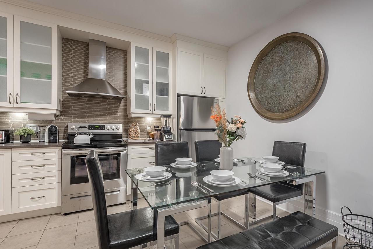 Luxurious Downtown Gem+pets Ok+parking Montreal